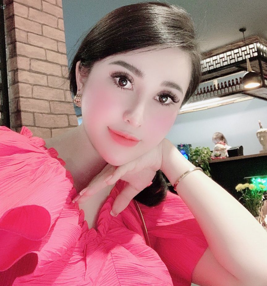 Nhan sắc xinh đẹp của “nữ hoàng tắm trắng” – Quế Mai Mai