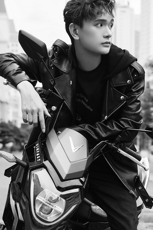 Phong cách trẻ trung, cool ngầu của hotboy Việt Tiến