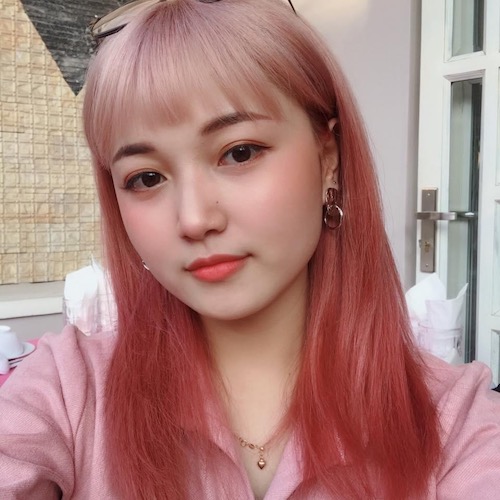 Bích Tuyền với lớp makeup nhẹ nhàng