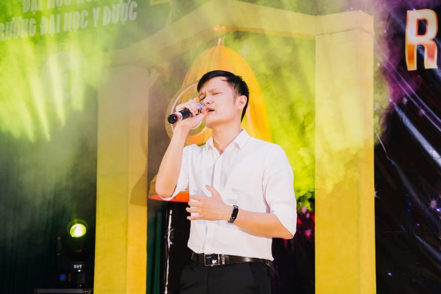 Ca_si_Duy_Duy_cover Duy Duy với niềm đam mê ca hát