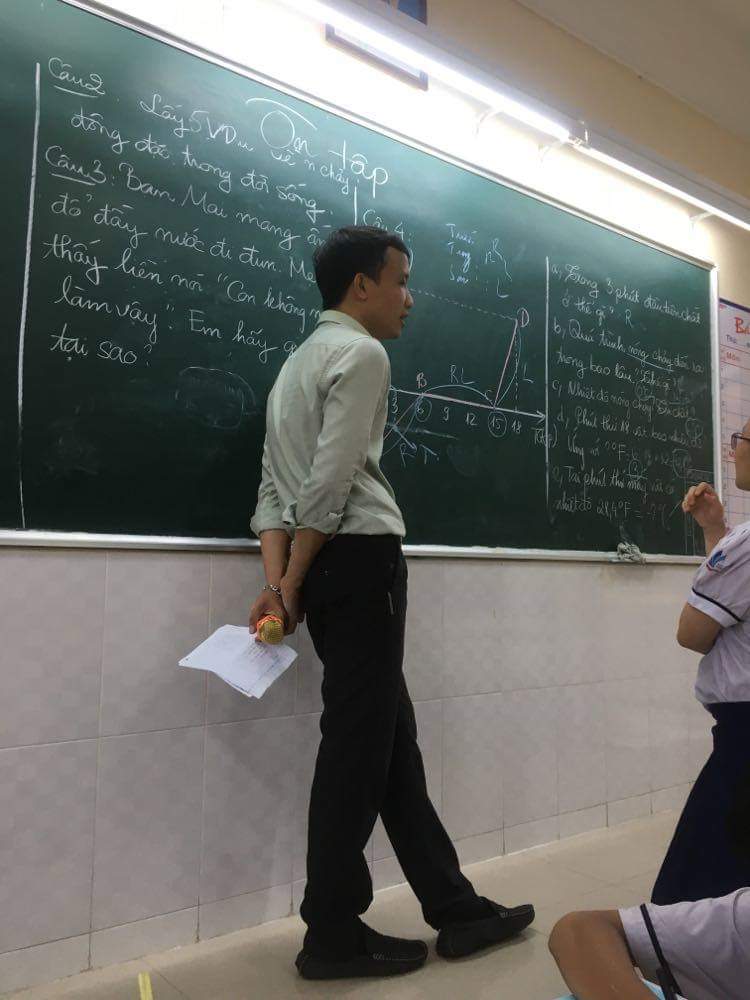 Hình ảnh thầy Chu Tiến Đạt trên giảng đường