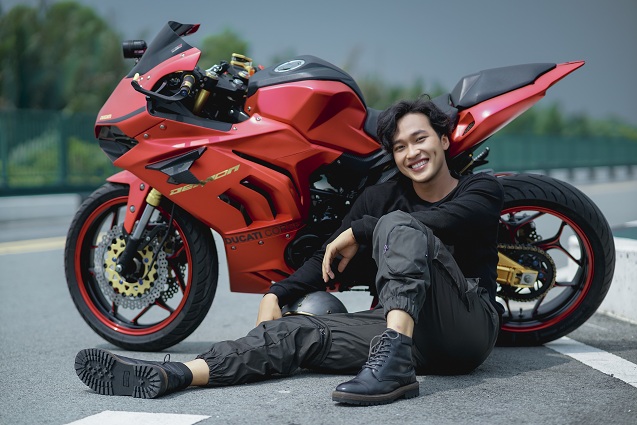 Hình ảnh trẻ trung đầy năng lượng của anh