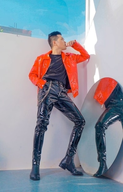 Đoàn Chính Thuần trong một show âm nhạc.