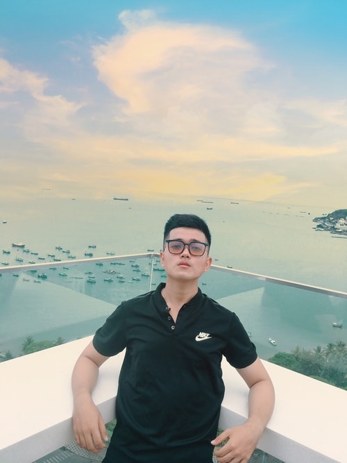 Hiện tại Thuần đang theo học tại Nhạc Viện thành phố Hồ Chí Minh