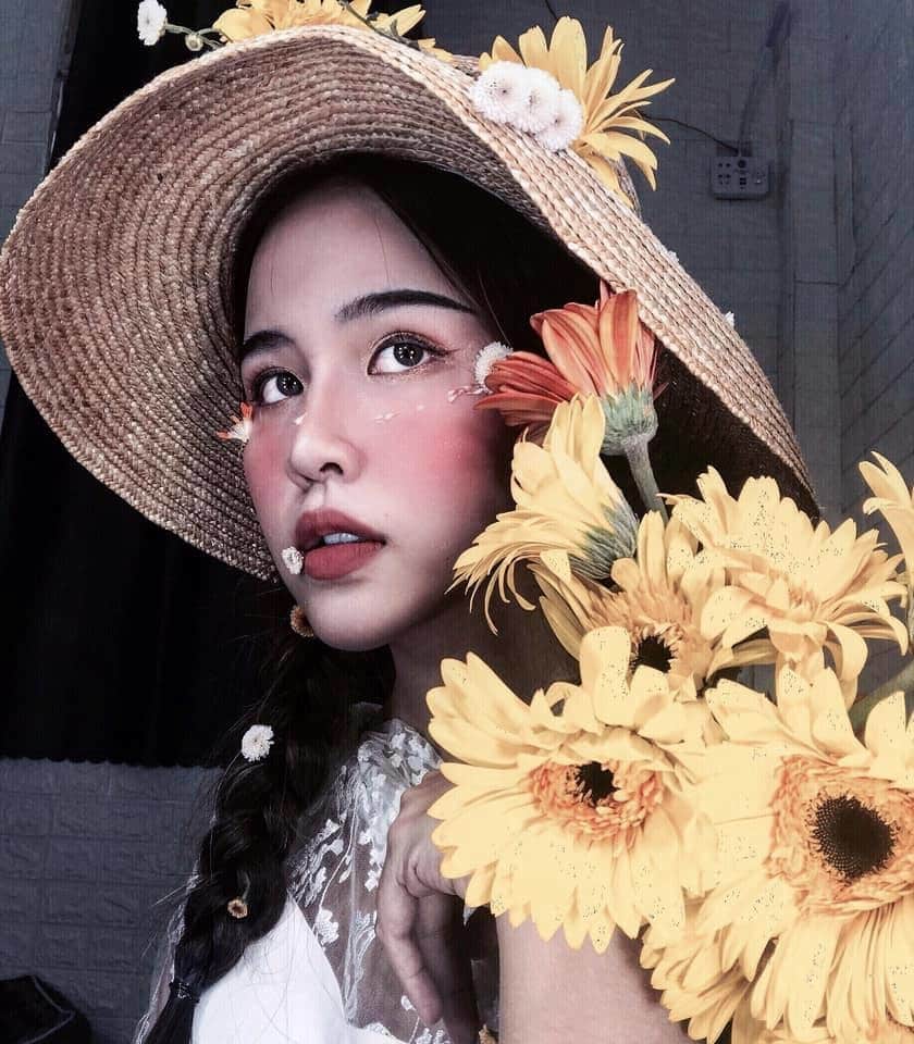 Hình ảnh của cô gái trẻ Hà Hương Giang