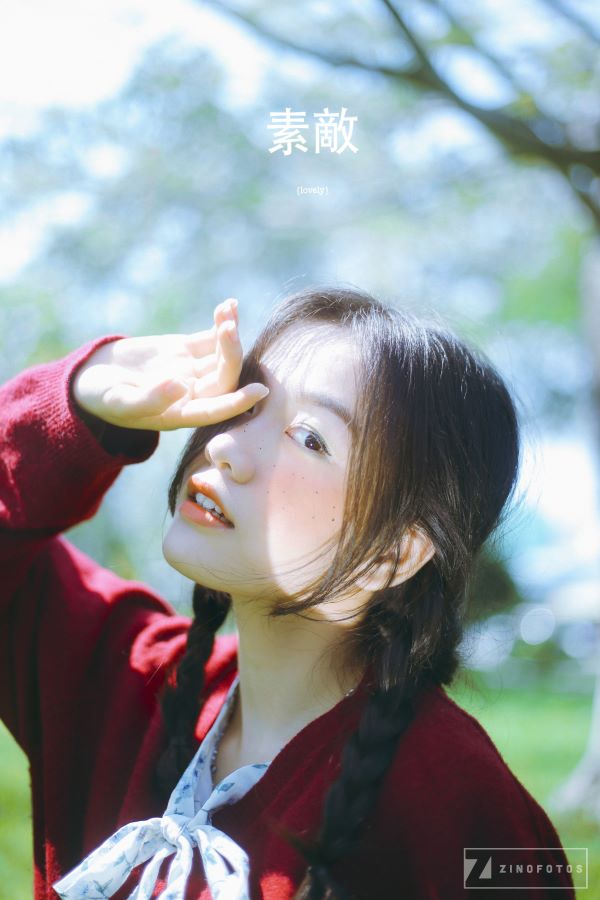 Model Quỳnh Hương trong công việc