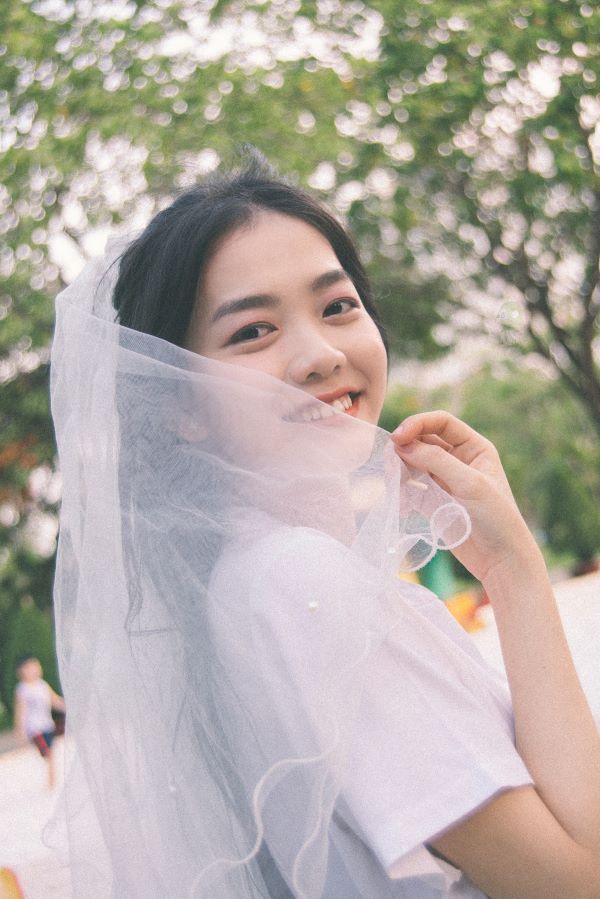 Model Quỳnh Hương trong công việc