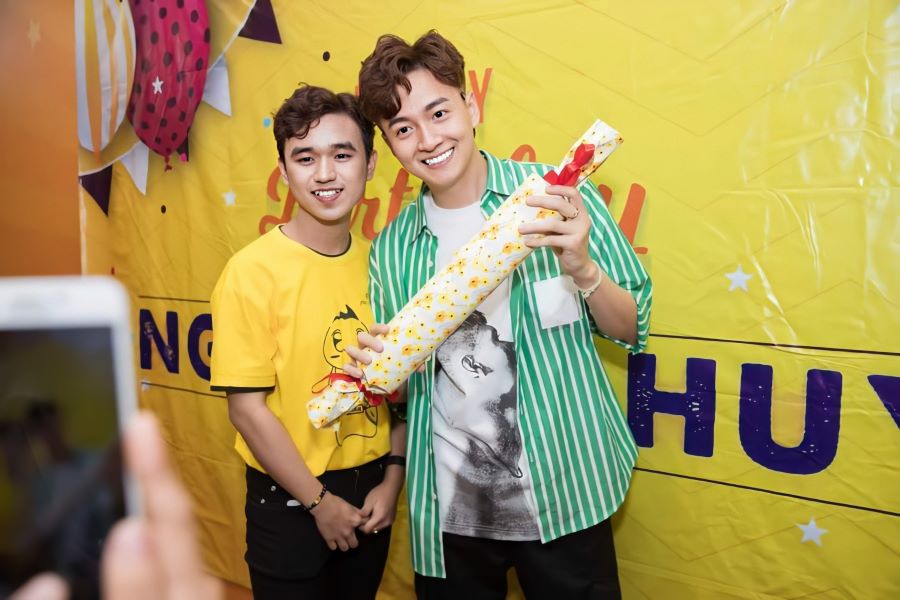 MC Ngọc Đông tại Offline của ca sĩ Ngô Kiến Huy