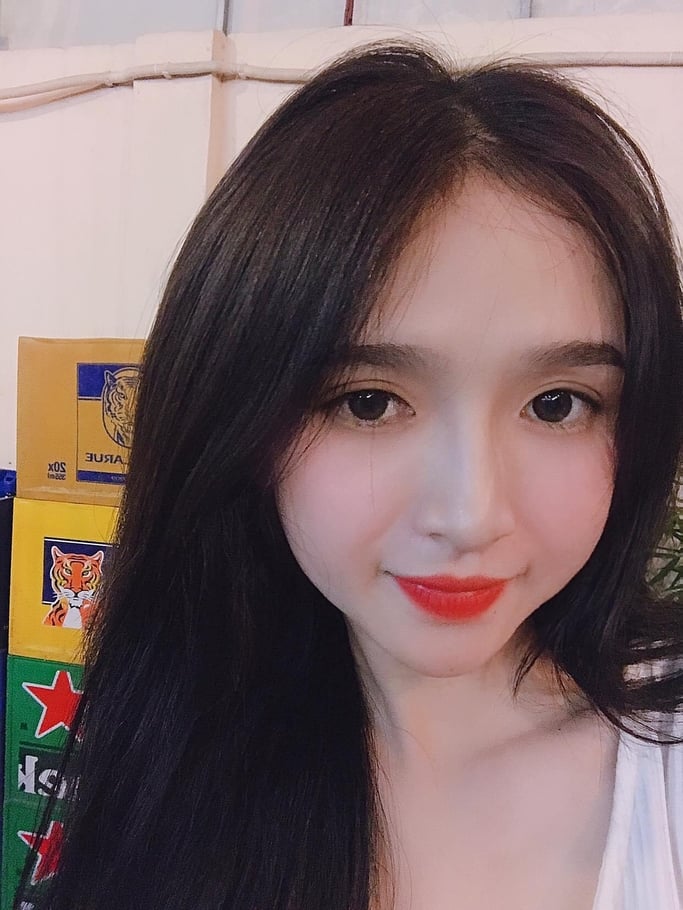 Khuôn mặt xinh như búp bê của Mai Hương