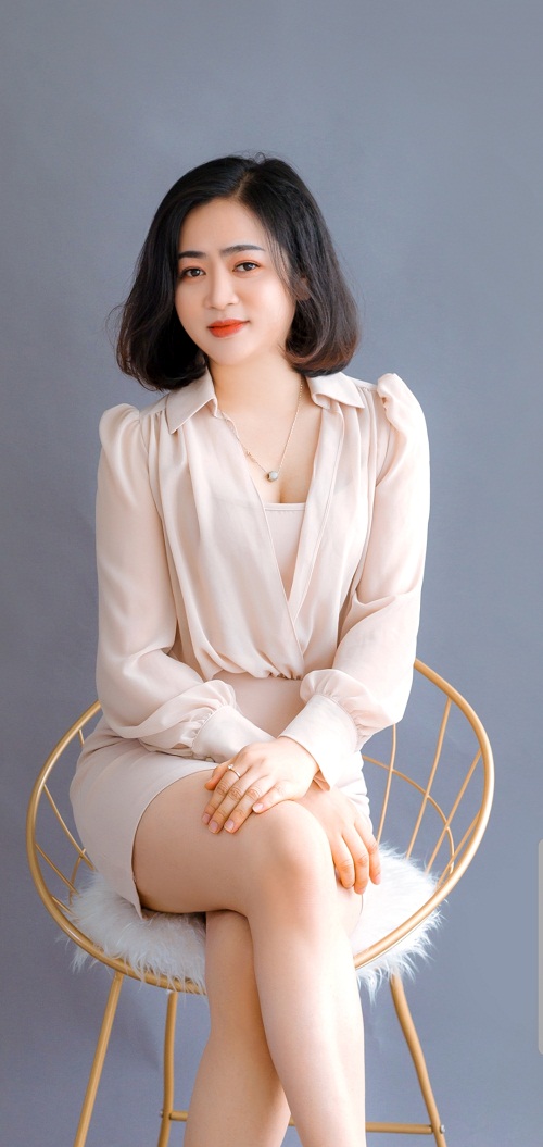 Vẻ ngoài xinh đẹp của nữ doanh nhân Nguyễn Hạnh