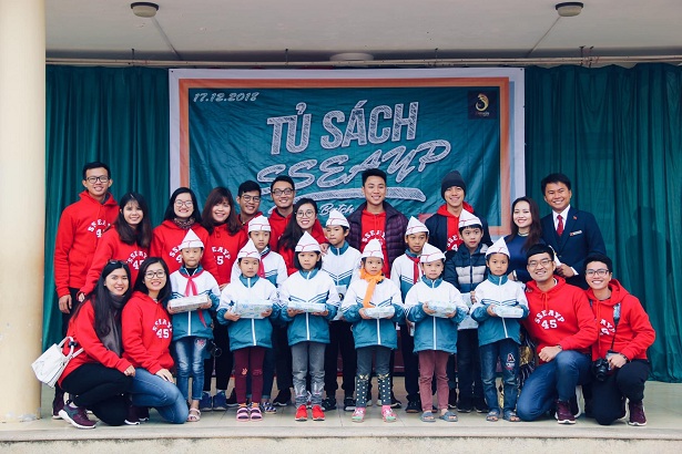 Phạm Nguyễn Đức Anh khi thực hiện dự án Giáo dục "Ôm trọn tri thức 1"