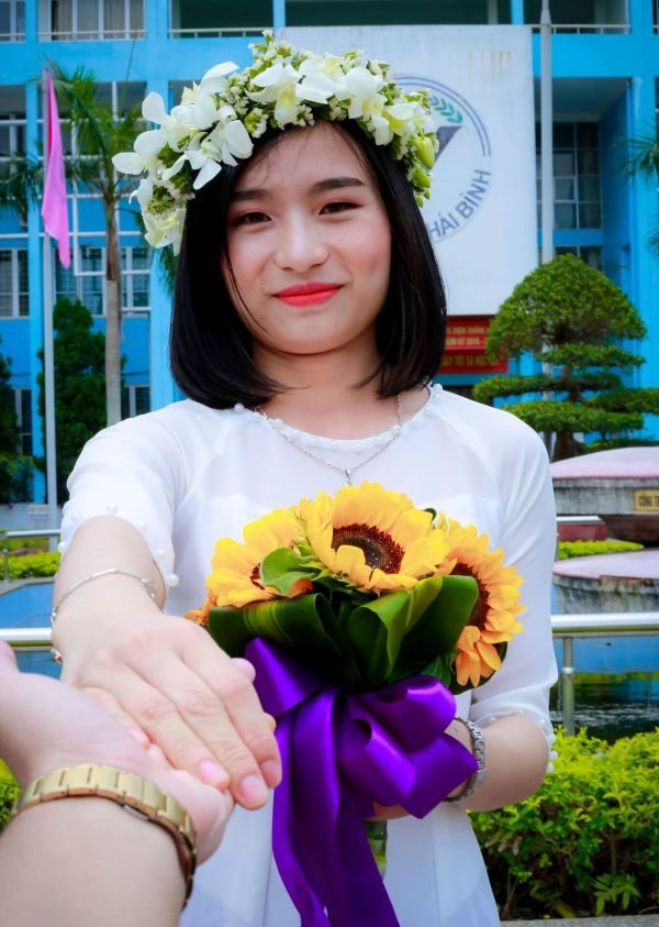 Nụ cười xinh đẹp của Bác sĩ Hoài trong tấm ảnh kỷ yếu