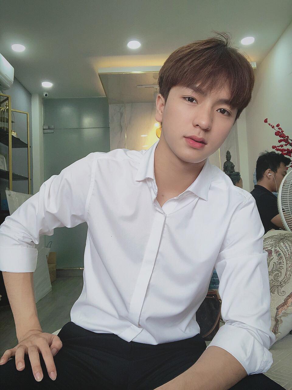 Chân dung điển trai của Hoài Tâm