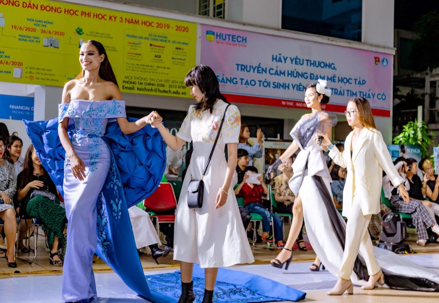 Latu'O thể hiện bộ sưu tập của mình tại trường Đại học Hutech