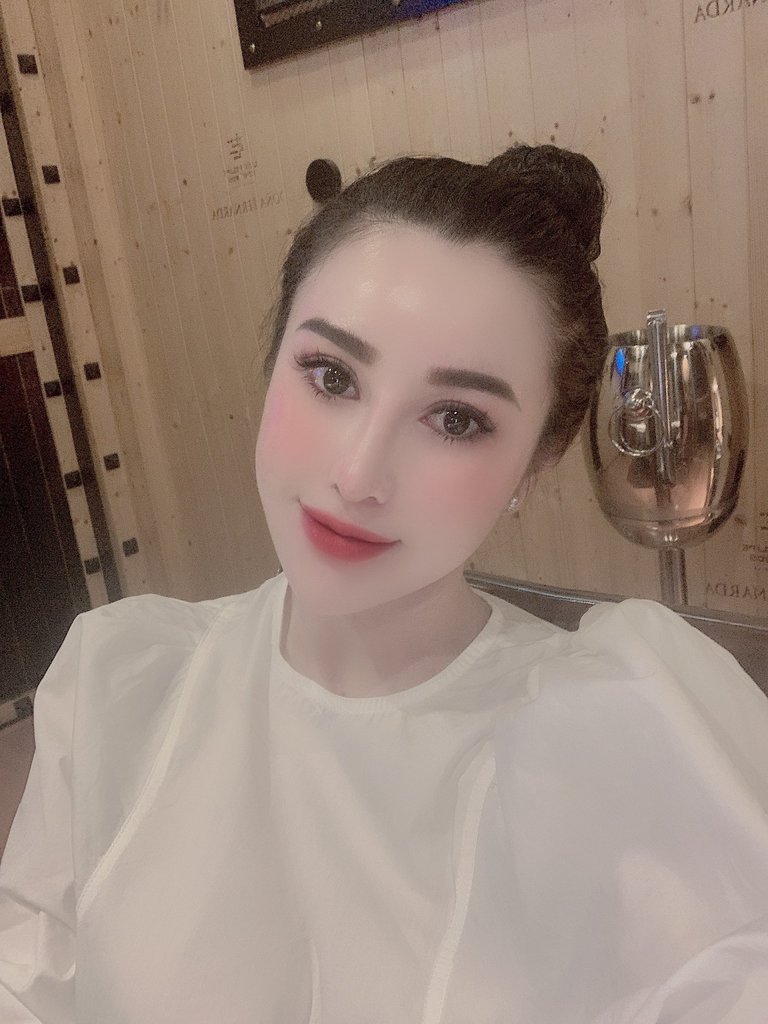 Nữ hoàng tắm trắng Quế Mai Mai