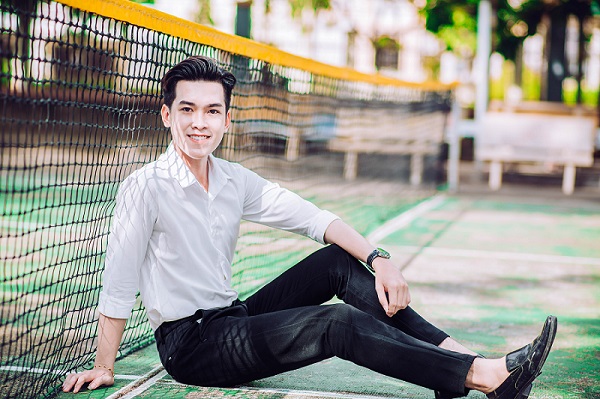 00 BÌA - LÂM HOÀI PHONG Ca sĩ Lâm Hoài Phong và MV dựa trên câu chuyện có thật