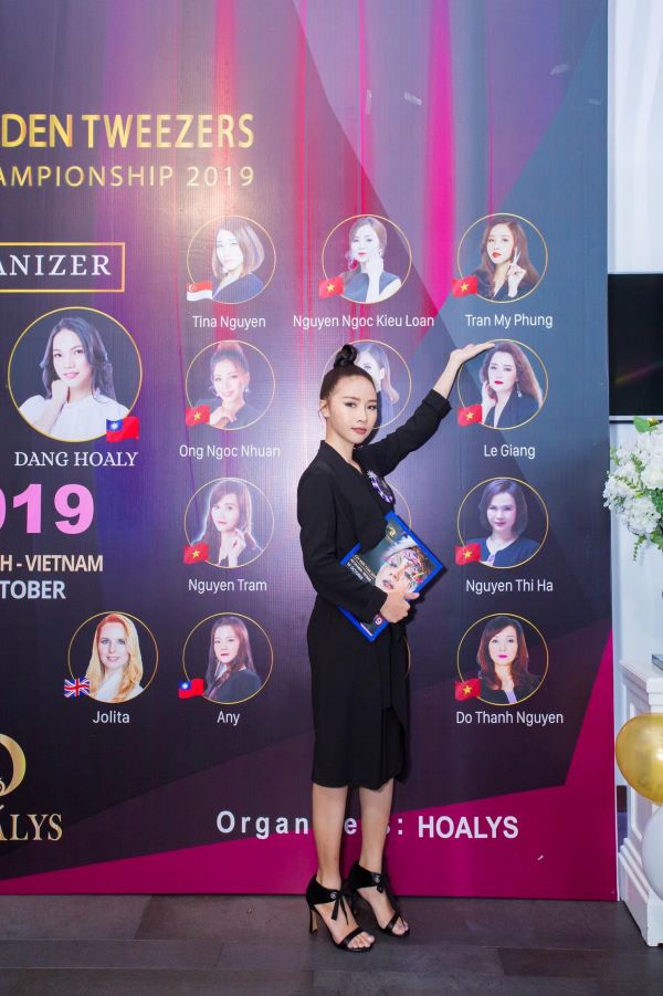 Từng làm giám khảo kì thi tốt nghiệp nghề nối mi Hoalys 2019