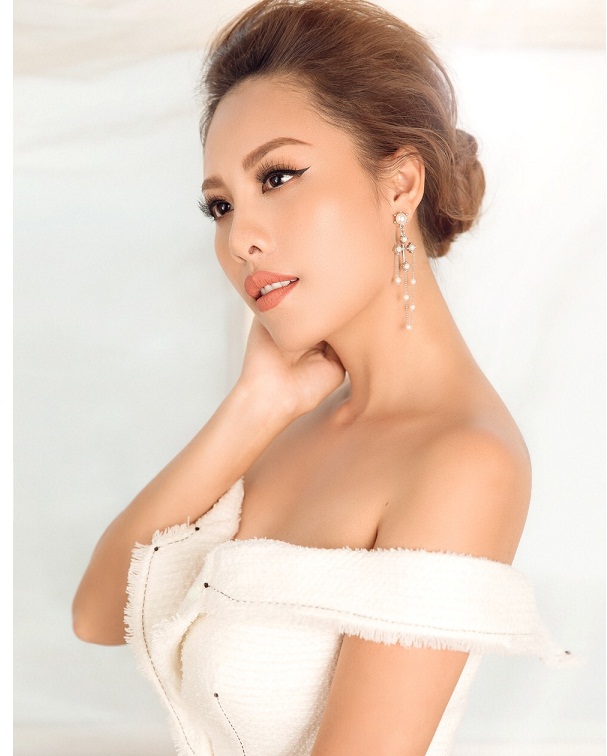 Không chỉ là một người phụ nữ xinh đẹp chị còn là một CEO đầy tài năng 