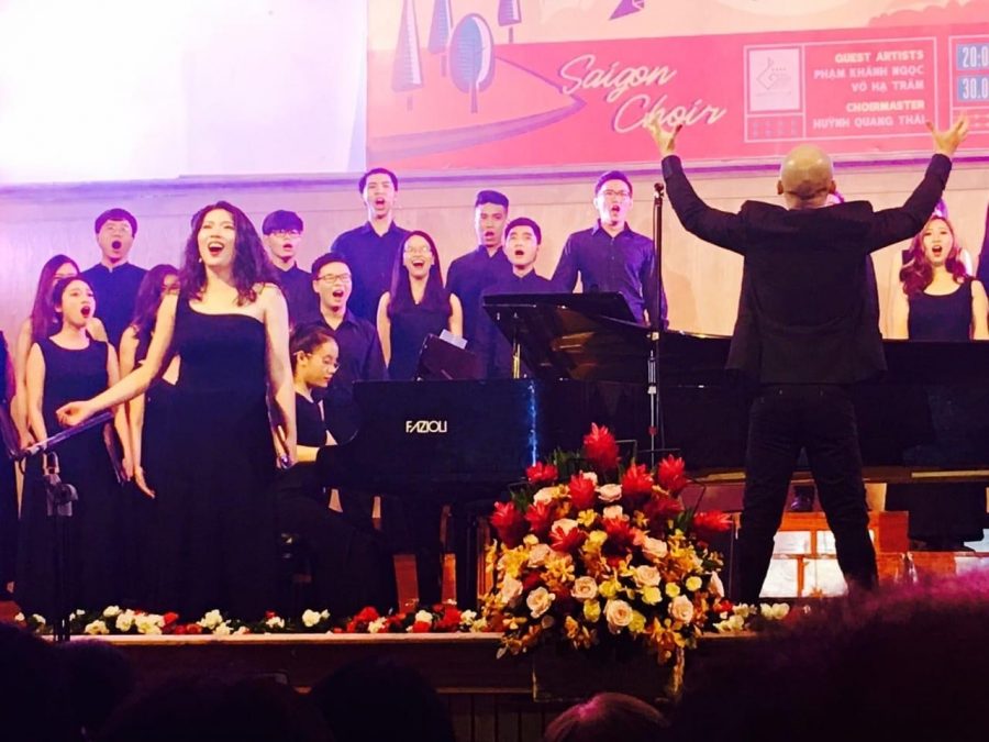 Vũ Quỳnh Anh tỏa sáng tại chương trình hợp xướng do SaigonChoir tổ chức.