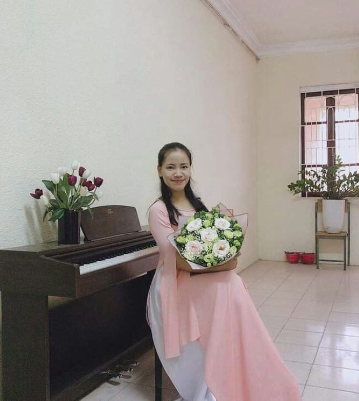 Cô giáo xinh đẹp Nguyễn Lụa