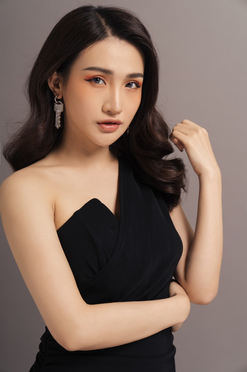 Dung mạo xinh đẹp của nữ doanh nhân trẻ Huang Kim Xuân