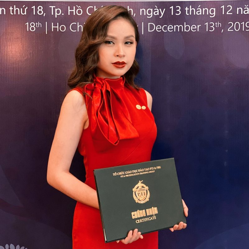 Cô gái trẻ bản lĩnh, tài năng