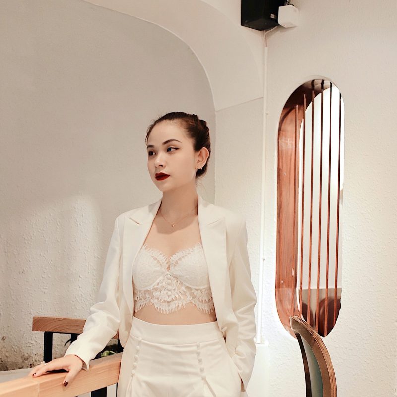 Trung tâm anh ngữ của cô hiện là: Đối tác Bạc của Hội Đồng Anh Việt Nam và Đối tác đào tạo IELTS của Viện Đào tạo Quốc tế - Đại học Ngân Hàng.