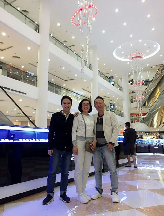 Nhật Cường bên gia đình
