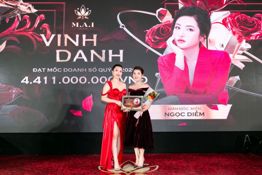 Cô nàng nằm trong Top 3 có doanh số bán sản phẩm trị mun Dr Mai cao nhất công ty
