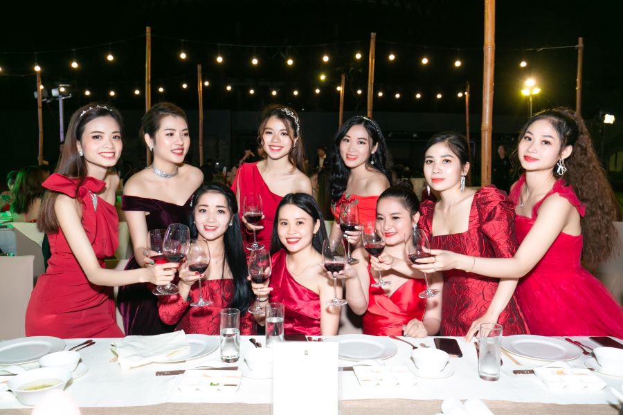 Ngọc Diễm cùng team tham dự Event của công ty tại resort The Anam