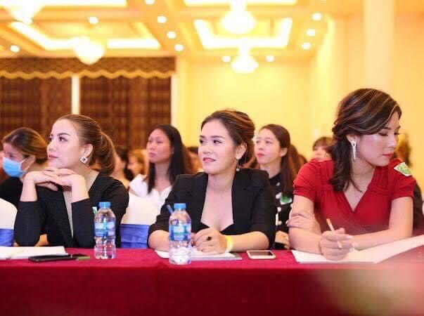Doanh nhân Nguyễn Thị Thúy Tại buổi đào tạo học viên