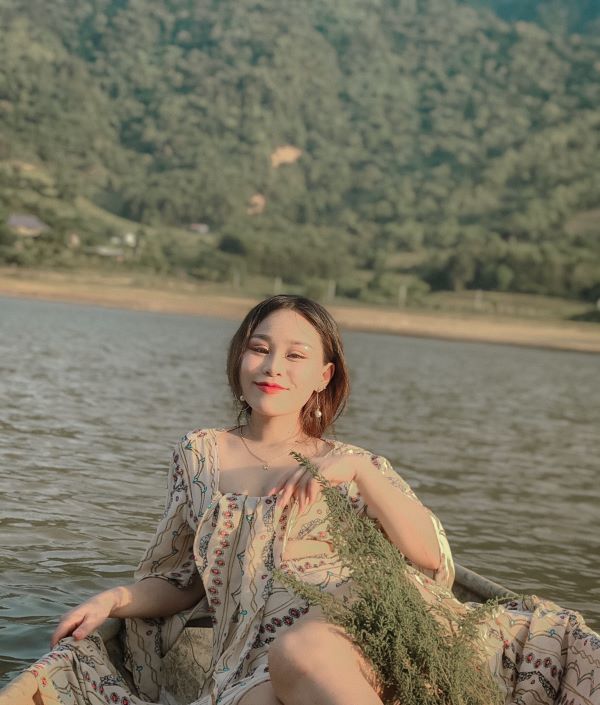 Hotgirl Ngọc Linh 2