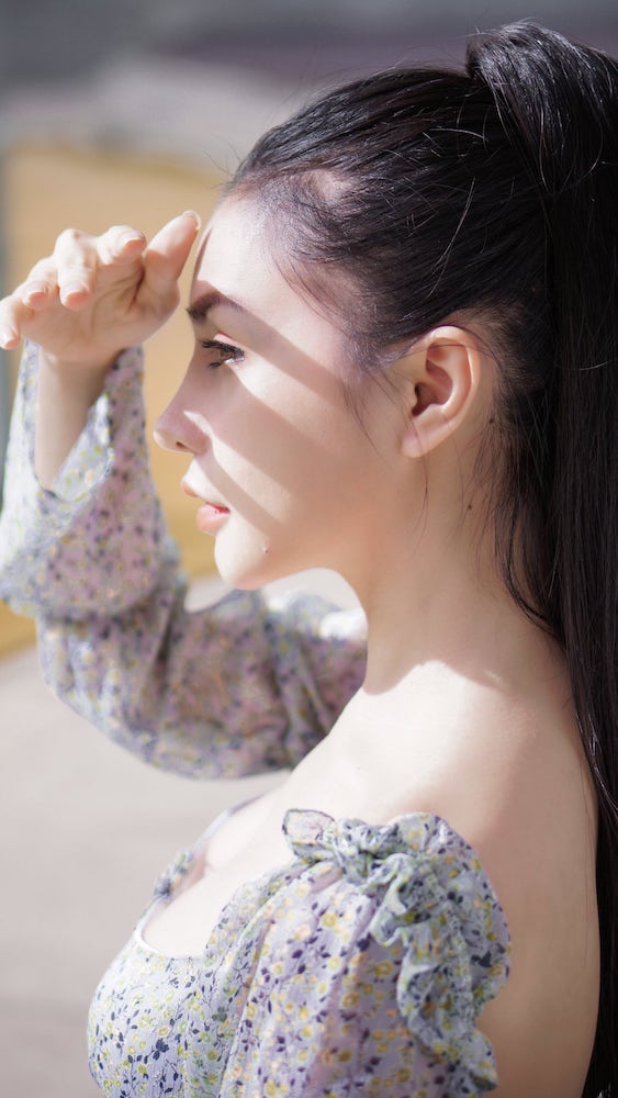 Góc nghiêng thần thánh của Nguyễn Thị Tố Uyên