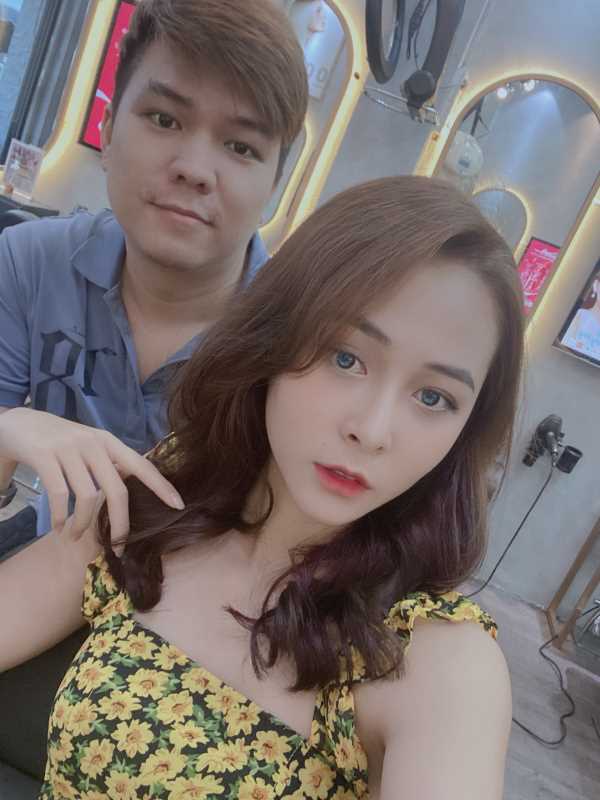 Anh chàng Yên Chí Vinh cùng với sản phẩm tạo mẫu tóc 
