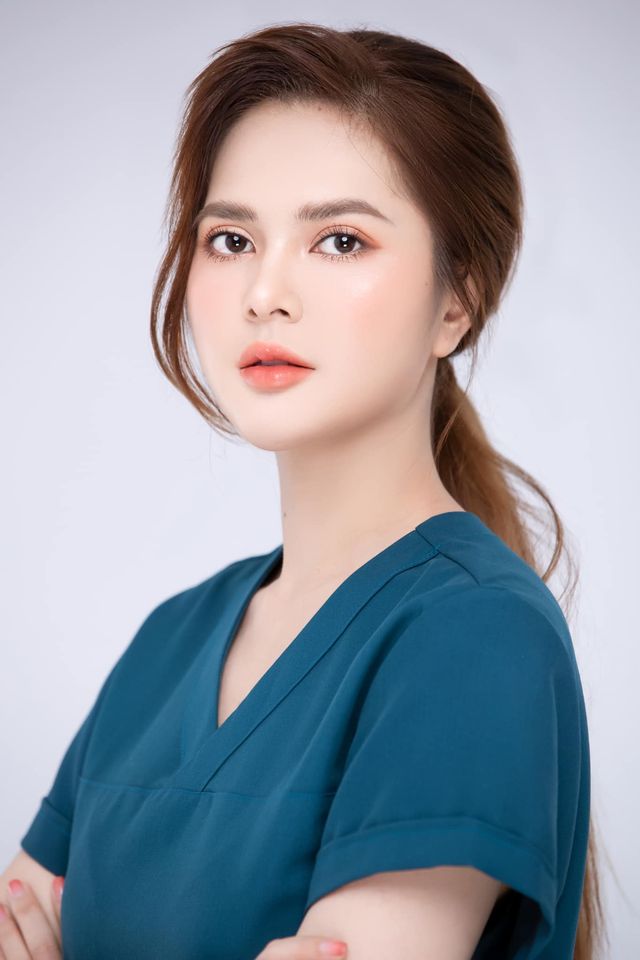 Cô cũng đầy thu hút khi đi làm