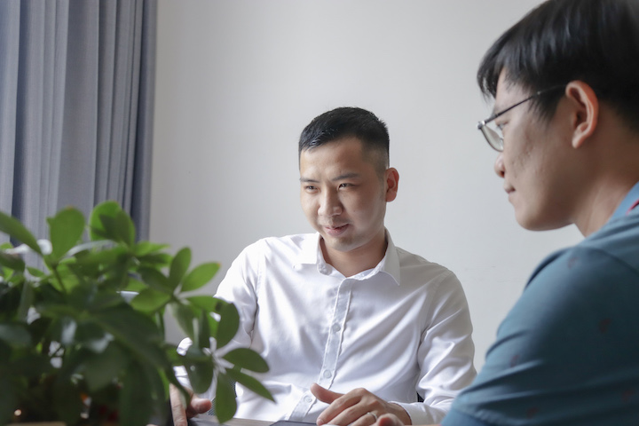 Hỗ trợ giảng dạy kiến thức cơ bản và chuyên sâu cho khách hàng trong lĩnh vực ngoại hối là đam mê bất diệt của anh