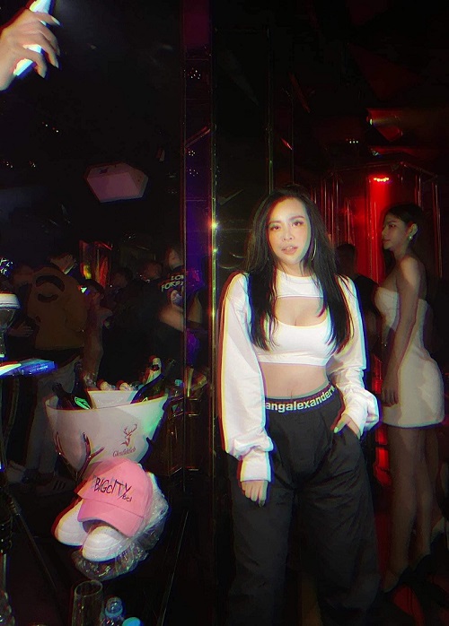 Phong cách thời trang sexy của bà mẹ hai con