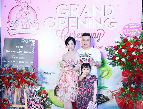 Thu Quỳnh cùng gia đình nhỏ