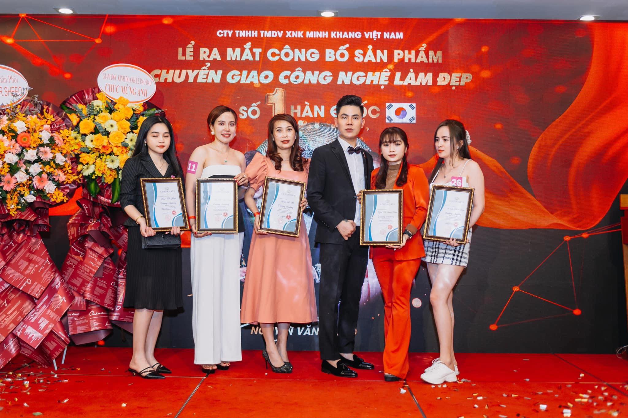 Boss Nguyễn Văn Trung vinh danh những cá nhân xuất sắc của trung tâm thẩm mỹ