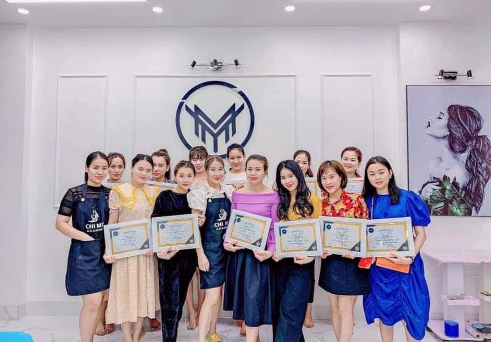 Các học viên của ChiMy trong lễ tốt nghiệp khoá học