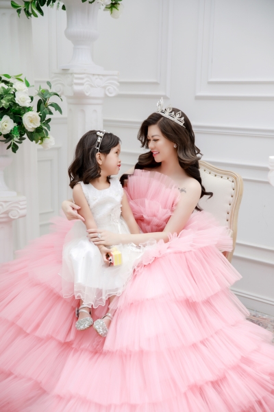 Bảo Phượng cùng con gái nhỏ đáng yêu 