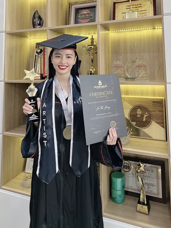 Hình ảnh Master Lee Na rạng ngời trong buổi nhận bằng tốt nghiệp