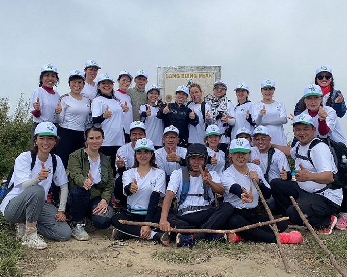 Con đường chữa hành hiện đã được nhiều người biết đến hơn. Tuy nhiên nó vẫn tương đối xa lạ đối với nhiều tầng lớp khác nhau. Hành trình từ trái tim đến trái tim là một chặng đường dài để miệt mài mở lối. Và trên con đường đó, Việt Nam Trẻ cảm ơn vì vẫn còn những con người truyền lửa nhiệt huyết như chị. 