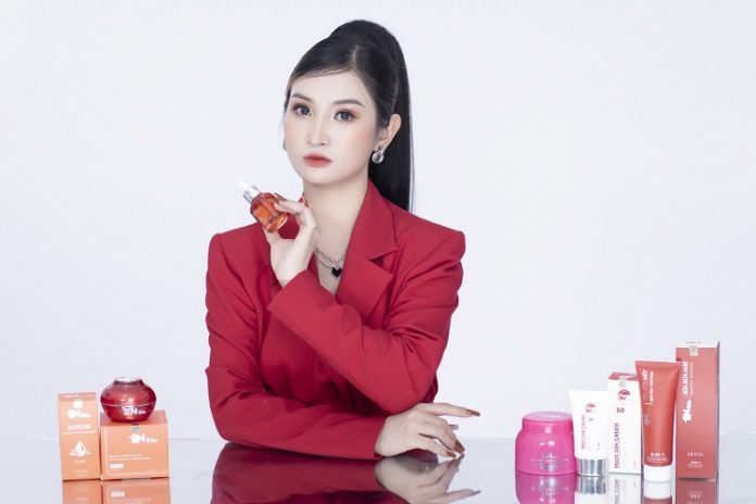 Hồ Kim Thảo - Hình mẫu tài đức vẹn toàn của phái đẹp