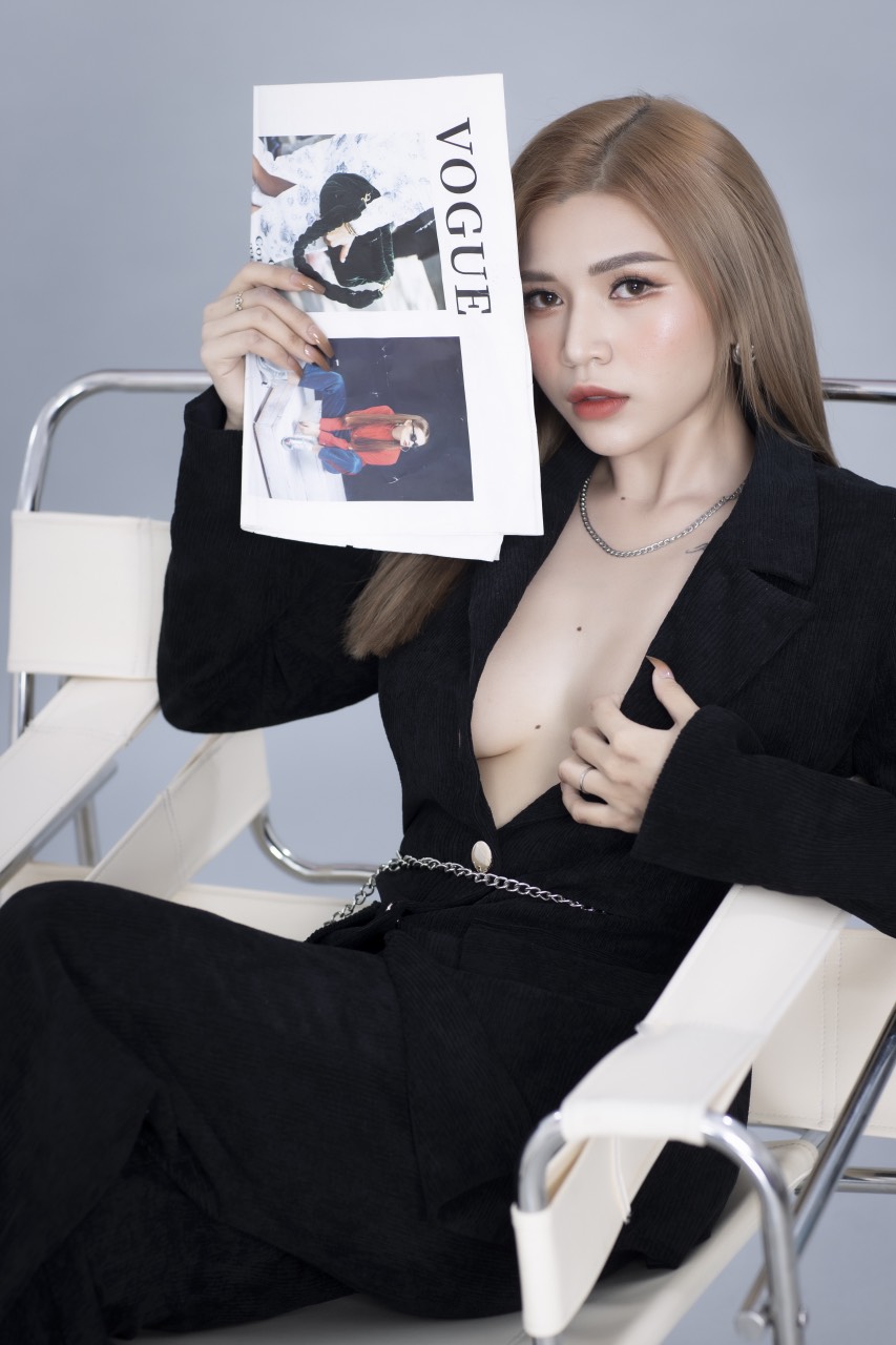 Chân dung xinh đẹp của cô gái trẻ