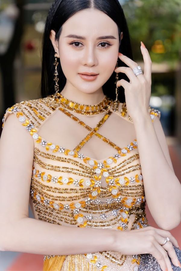 Doanh nhân Triệu Hà Vy xinh đẹp, lộng lẫy
