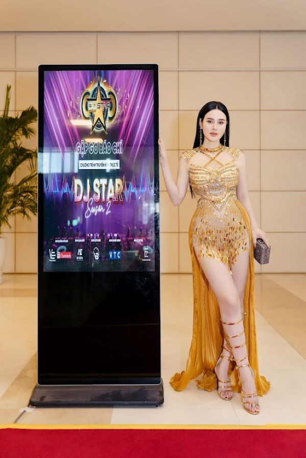 Nữ doanh nhân Trần Hà Vy tại buổi “Gặp gỡ báo chí”