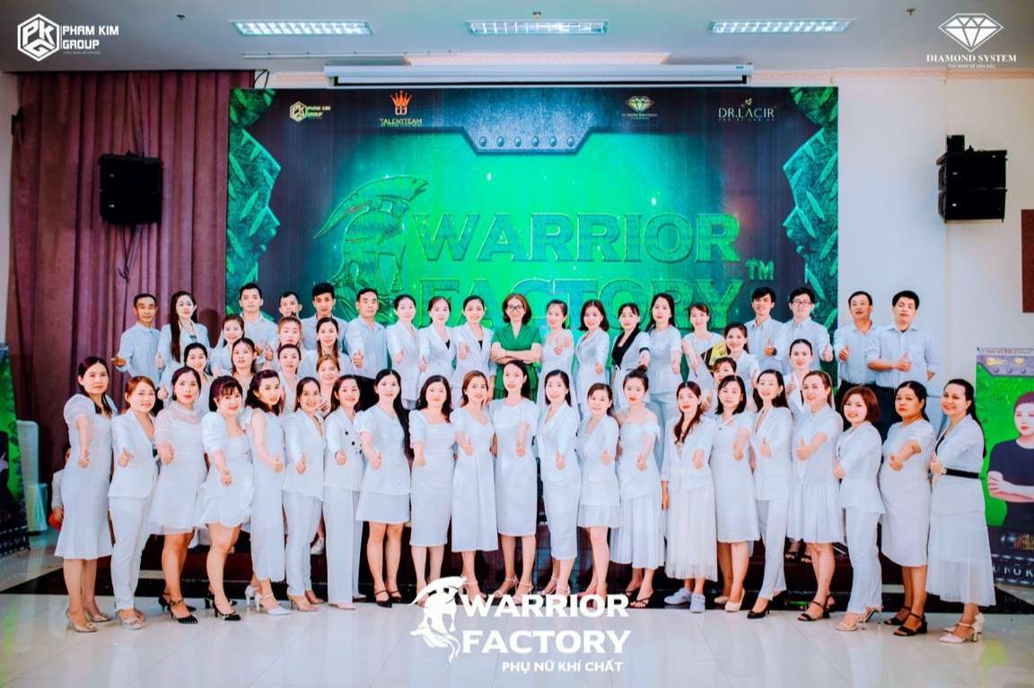 GĐ PTHT Huỳnh Ngọc Hẹn cùng các chị em hệ thống 