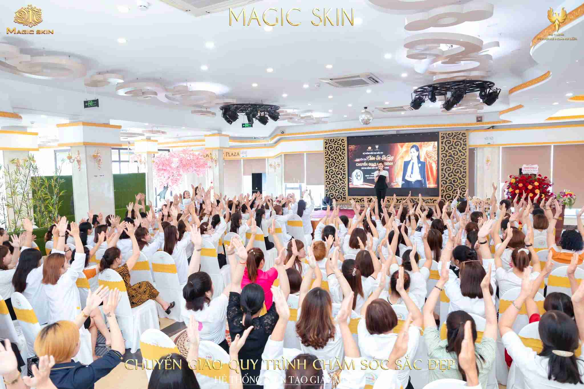 Million CEO Magic Skin Nguyễn Hải Yến trong buổi chuyển giao quy trình chăm sóc sắc đẹp
