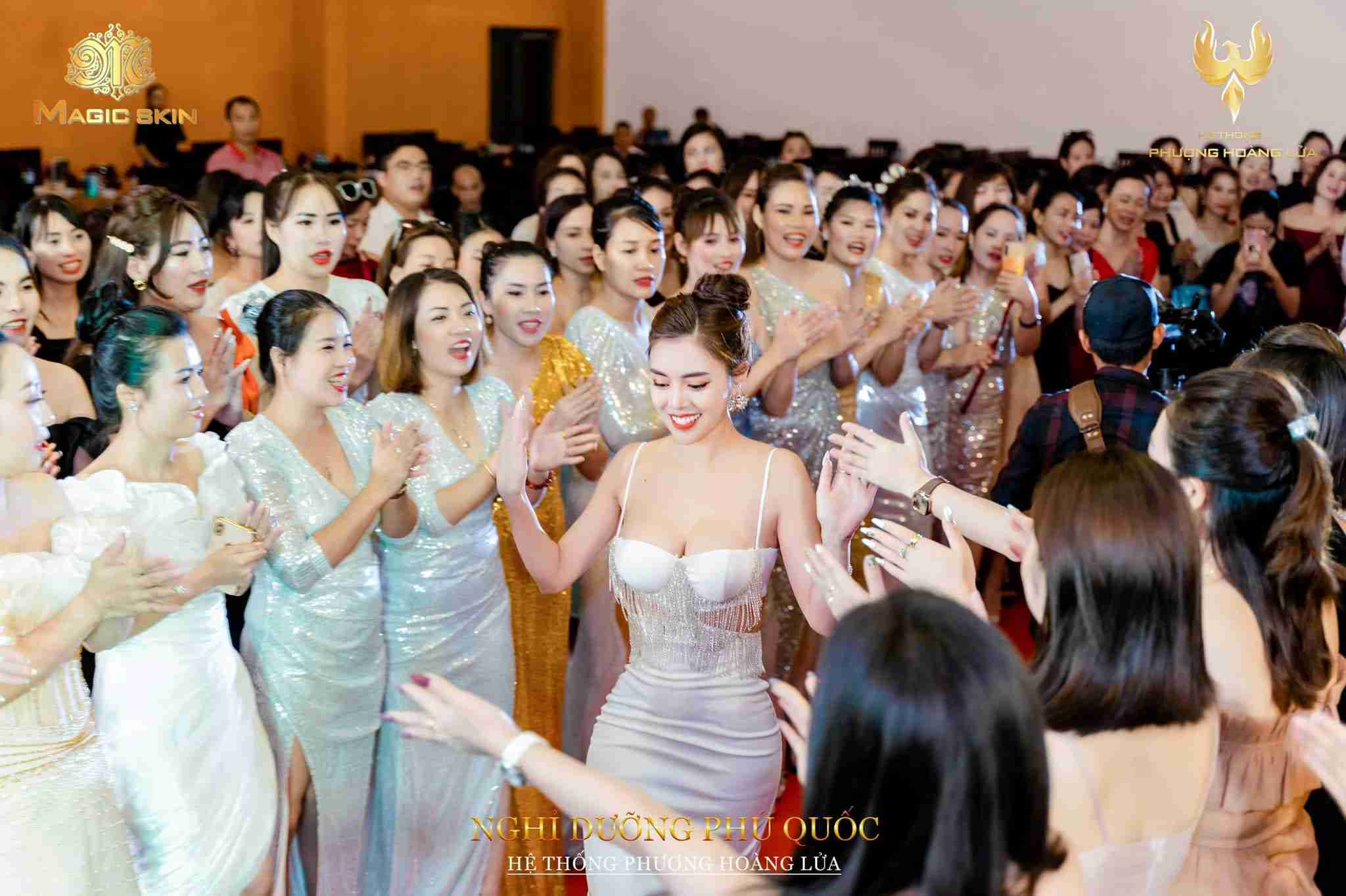 Cô nàng xuất hiện và tỏa sáng tại chuyến nghỉ dưỡng của hệ thống Phượng Hoàng Lửa của Magic Skin